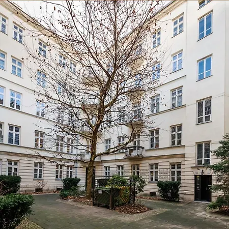 Metro Centrum Cosy Studio Apartment